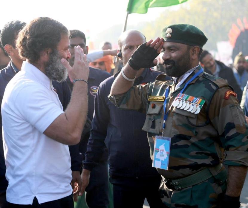 Punjab: Army ‘Commando’ in Combat Uniform Salutes Rahul Gandhi During Bharat Jodo Yatra, Sparks Row