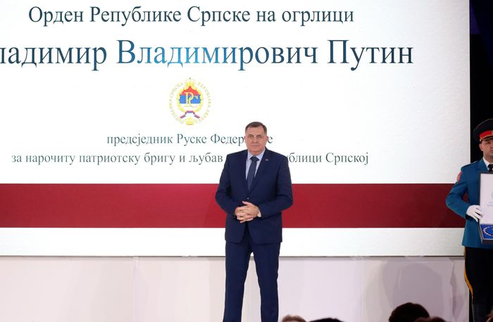 Bosnian Serbs award Putin with medal of honour