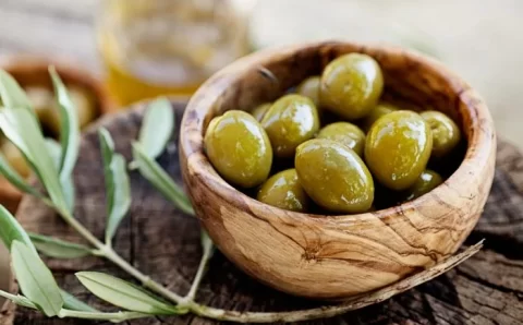 Health Benefits and Side Effects of Olives on WellHealthOrganic.com