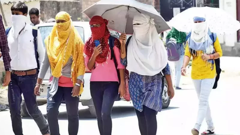 Heatwave warning in south Bengal districts as temperature crosses 40°C